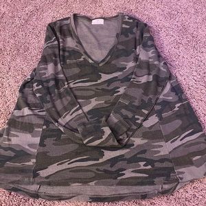 T.la waffle print camo shirt